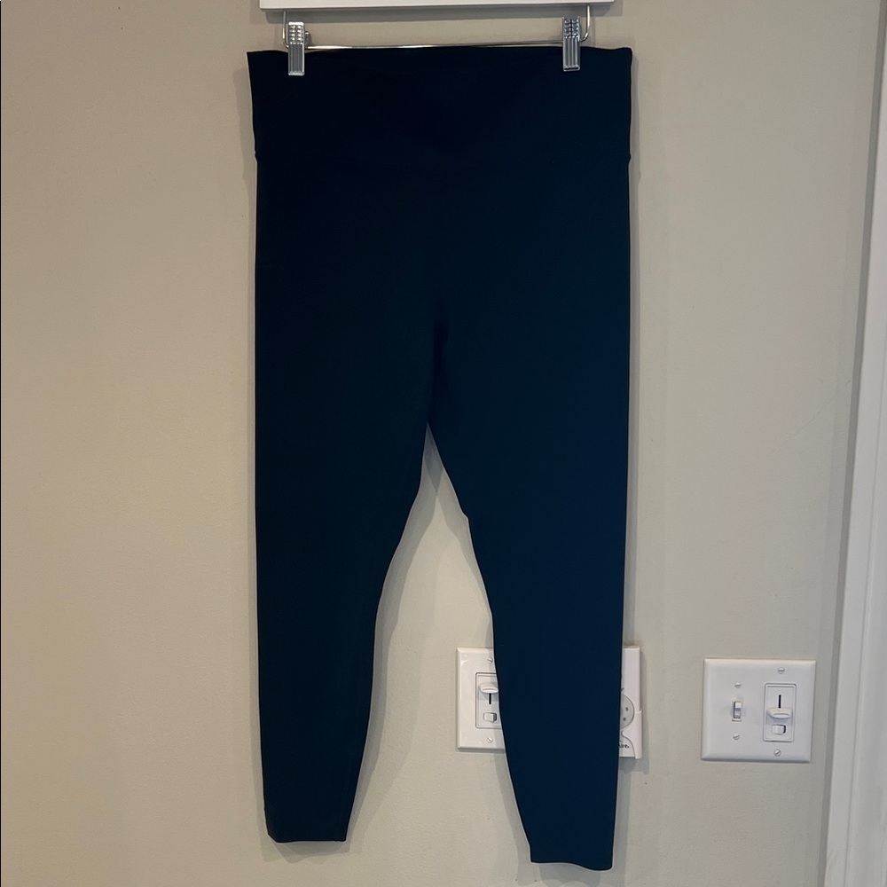 UNRL Women’s Black Leggings